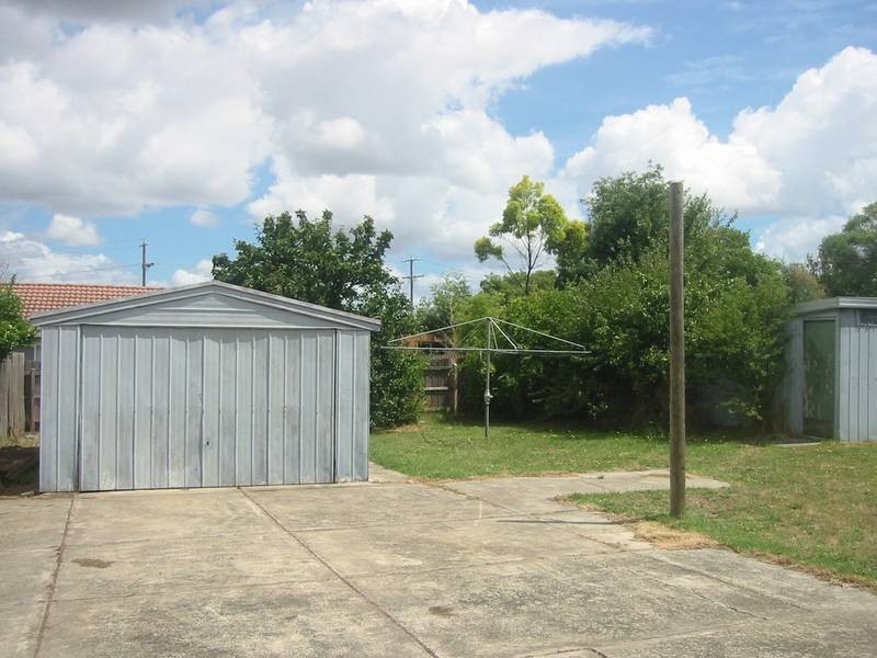 9 Meadow Wood Walk, Narre Warren VIC 3805