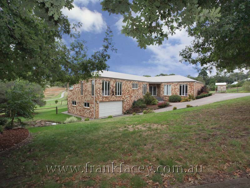 6 Valley Drive, Beaconsfield Upper VIC 3808