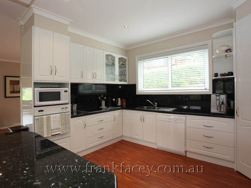 6 Valley Drive, Beaconsfield Upper VIC 3808