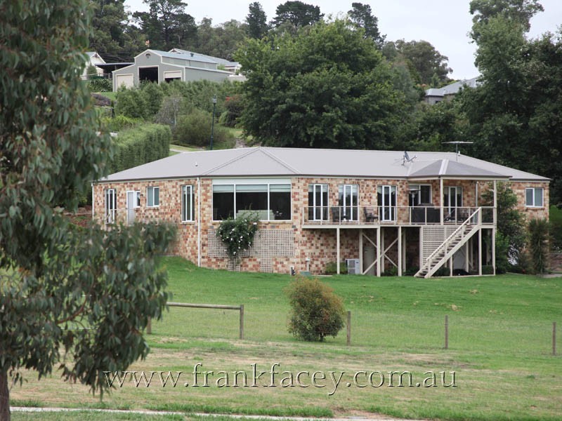 6 Valley Drive, Beaconsfield Upper VIC 3808