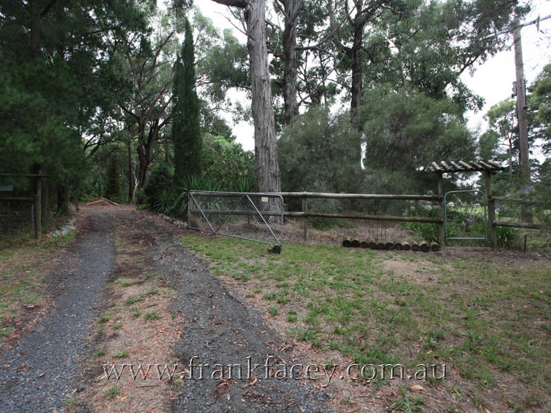 25 Aura Vale Road, Menzies Creek VIC 3159