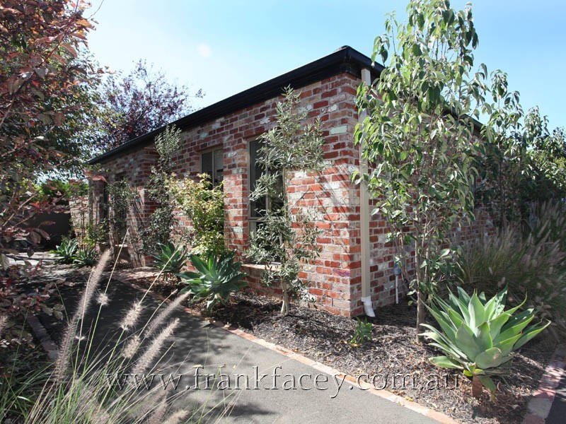 1/57 Wallace Street, Beaconsfield VIC 3807