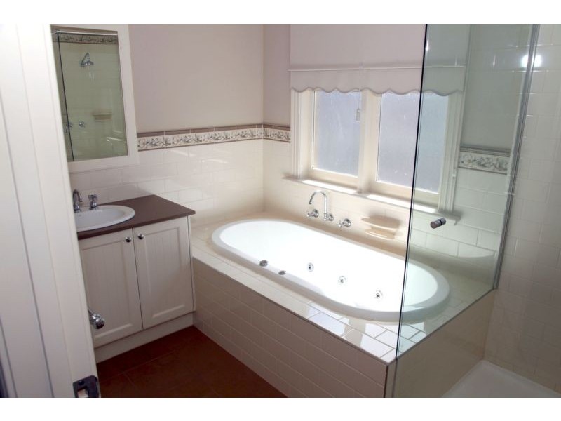 8a Palmerston Street, Berwick VIC 3806