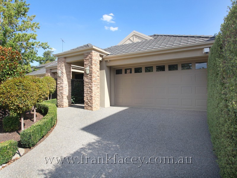 12 Peel Street, Berwick VIC 3806