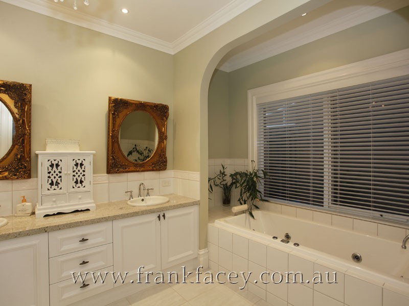 15 Sheldon Drive, Berwick VIC 3806