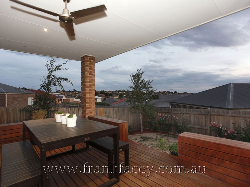 15 Sheldon Drive, Berwick VIC 3806