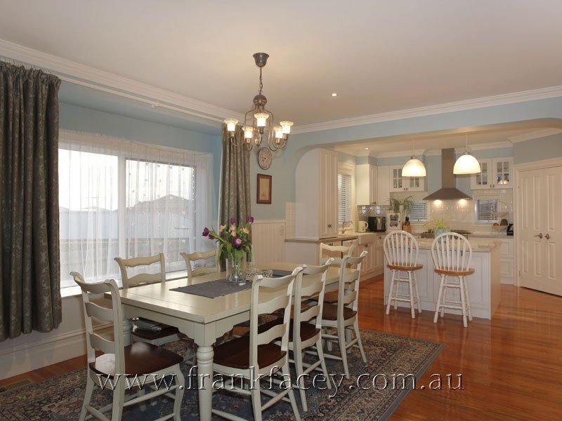 15 Sheldon Drive, Berwick VIC 3806
