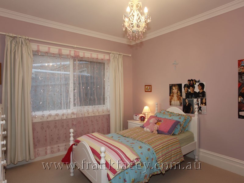 15 Sheldon Drive, Berwick VIC 3806