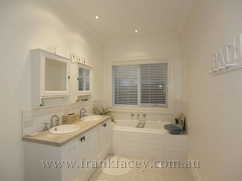 15 Sheldon Drive, Berwick VIC 3806