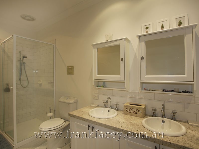 15 Sheldon Drive, Berwick VIC 3806