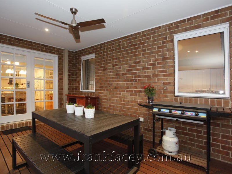 15 Sheldon Drive, Berwick VIC 3806