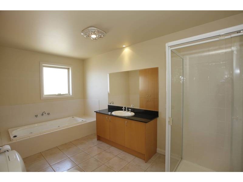 6/10 Parkhill Drive, Berwick VIC 3806