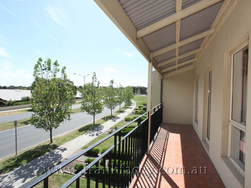 6/10 Parkhill Drive, Berwick VIC 3806