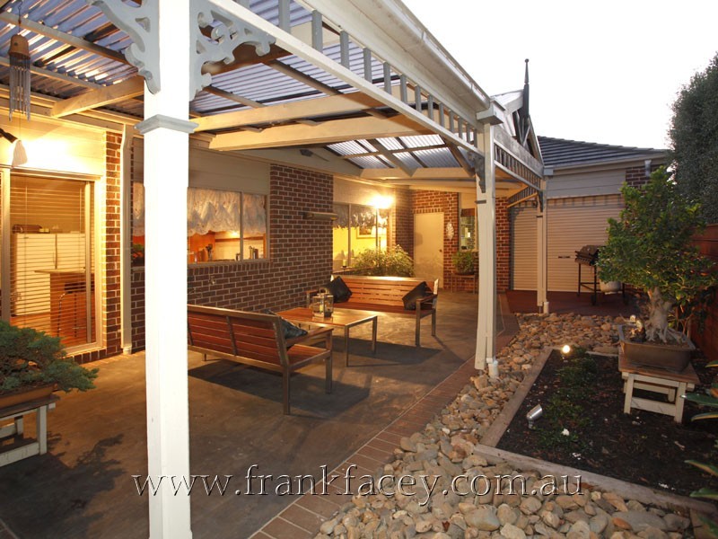 9 Sherman Court, Berwick VIC 3806