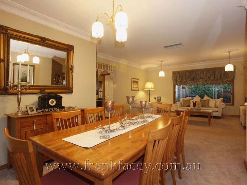 9 Sherman Court, Berwick VIC 3806