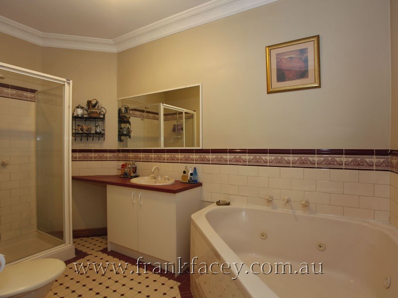 9 Sherman Court, Berwick VIC 3806