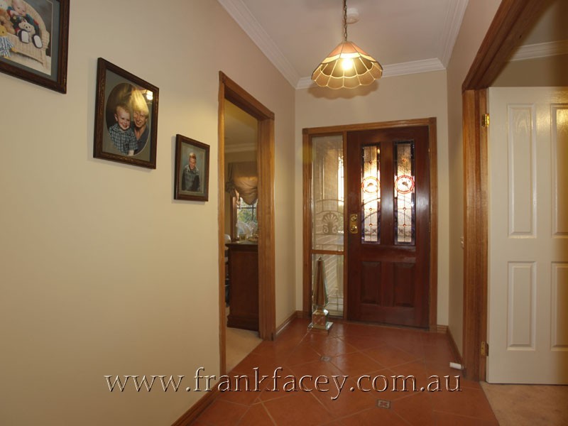 9 Sherman Court, Berwick VIC 3806