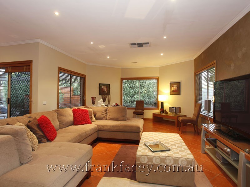 9 Sherman Court, Berwick VIC 3806