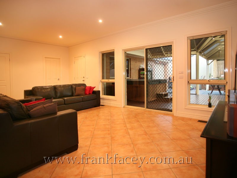 5 Diggers Court, Beaconsfield VIC 3807