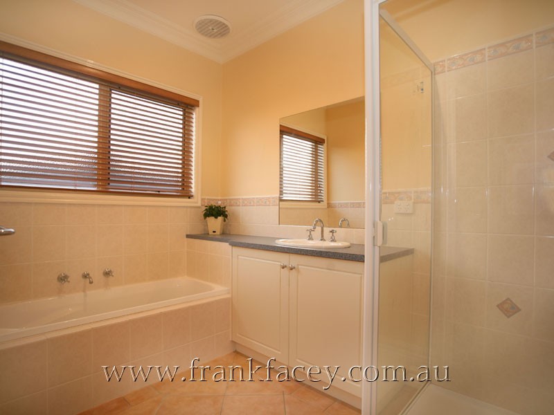 5 Diggers Court, Beaconsfield VIC 3807