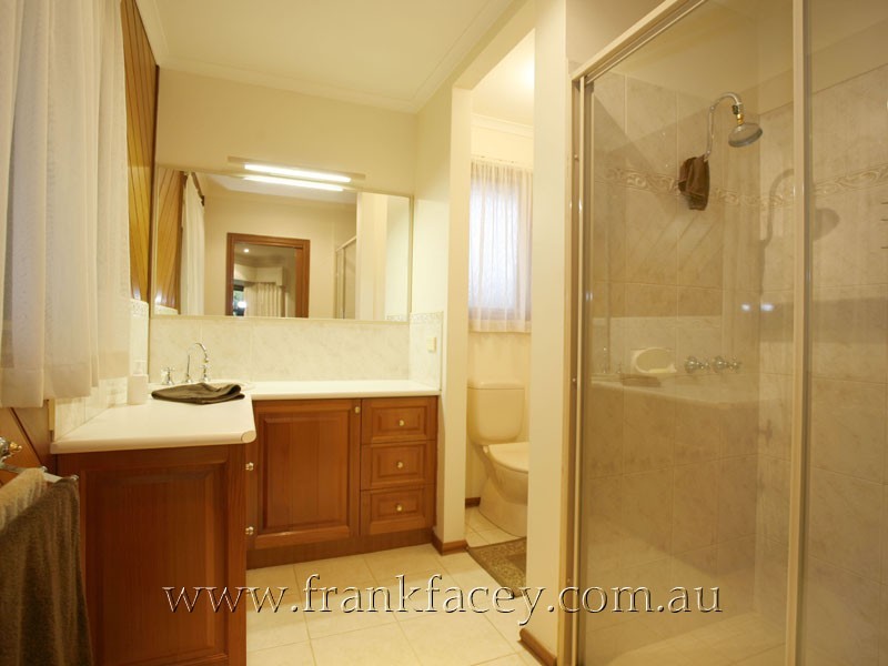 10 Farm Lane, Berwick VIC 3806