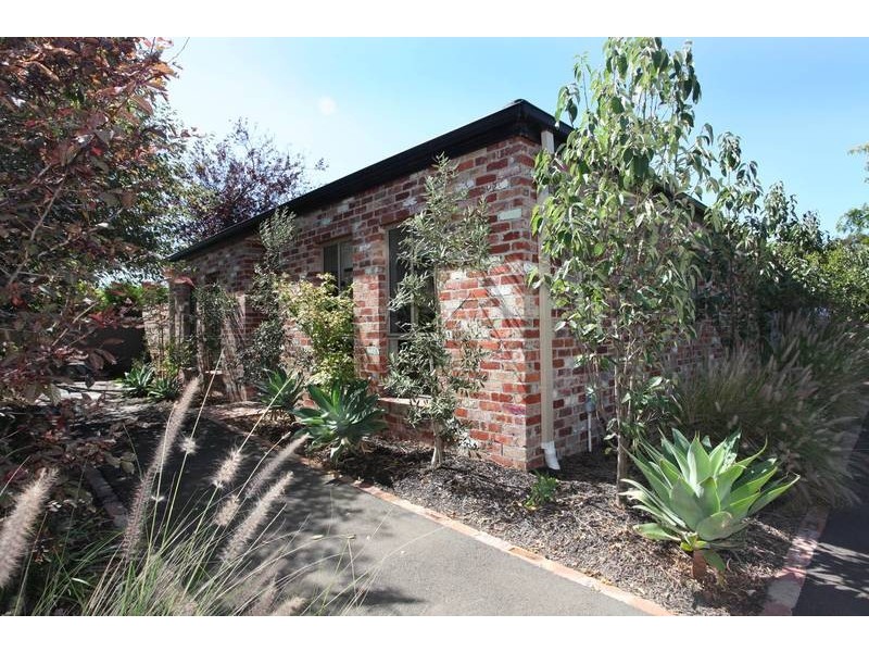 1/57 Wallace Street, Beaconsfield VIC 3807