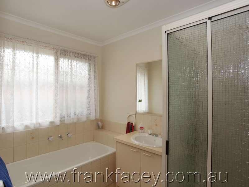 24 Willslie Crescent, Berwick VIC 3806