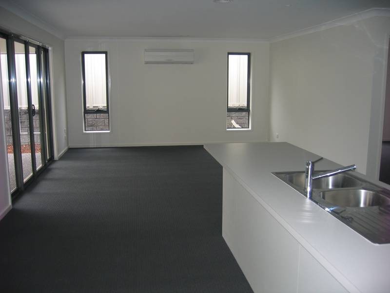 10 Lindeman Street, Berwick VIC 3806