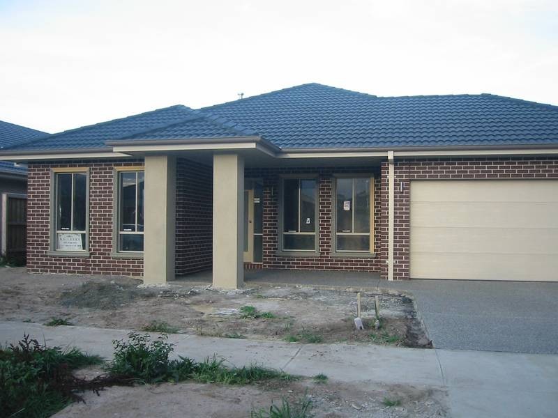 4 Grassland Crescent, Officer VIC 3809