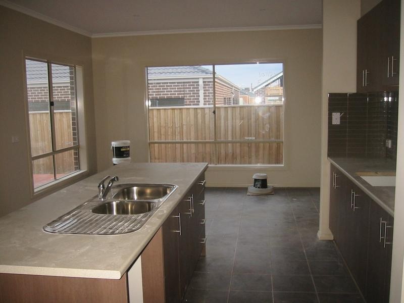 4 Grassland Crescent, Officer VIC 3809