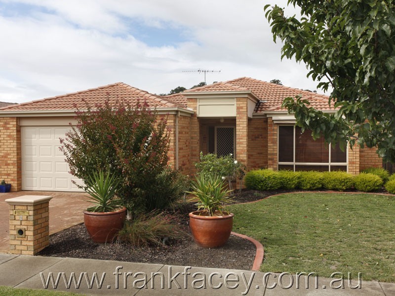 9 Castle Court, Beaconsfield VIC 3807