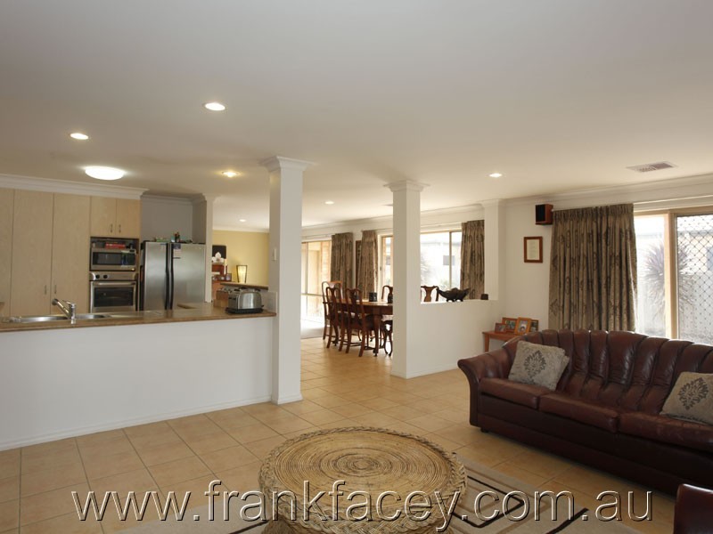 9 Castle Court, Beaconsfield VIC 3807