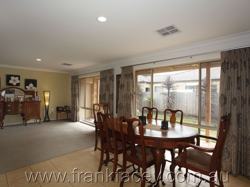 9 Castle Court, Beaconsfield VIC 3807