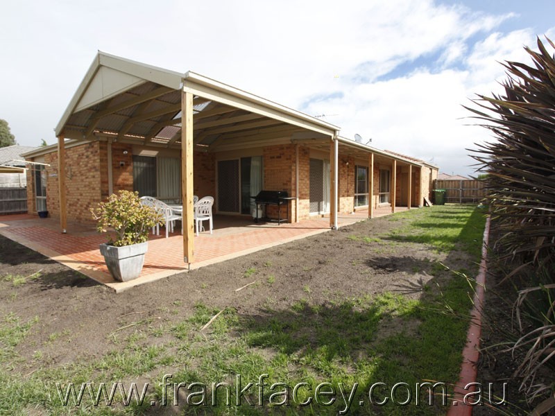 9 Castle Court, Beaconsfield VIC 3807