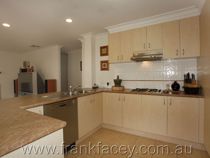 9 Castle Court, Beaconsfield VIC 3807