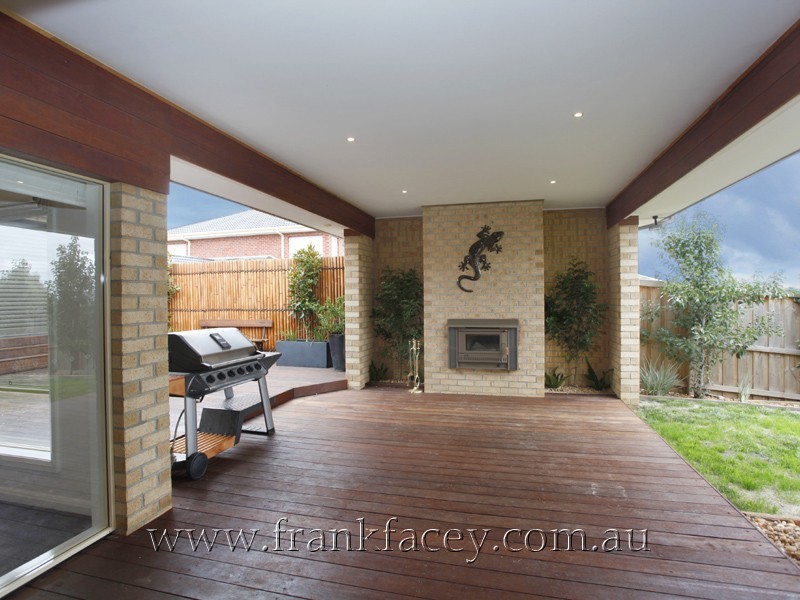 4 Halifax Drive, Berwick VIC 3806