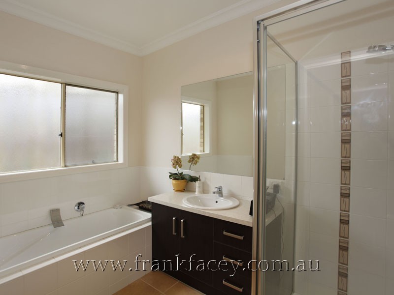 4 Halifax Drive, Berwick VIC 3806