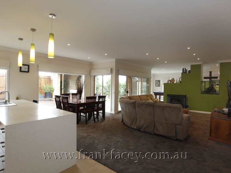 4 Halifax Drive, Berwick VIC 3806