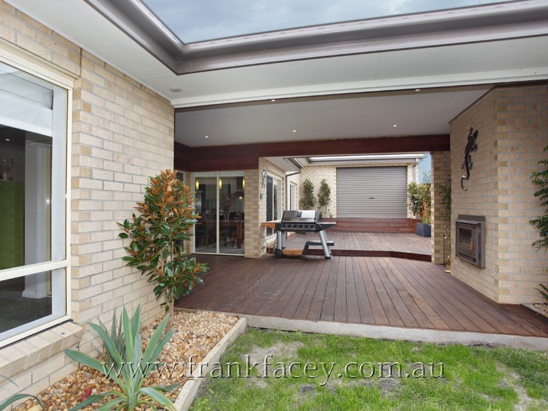 4 Halifax Drive, Berwick VIC 3806