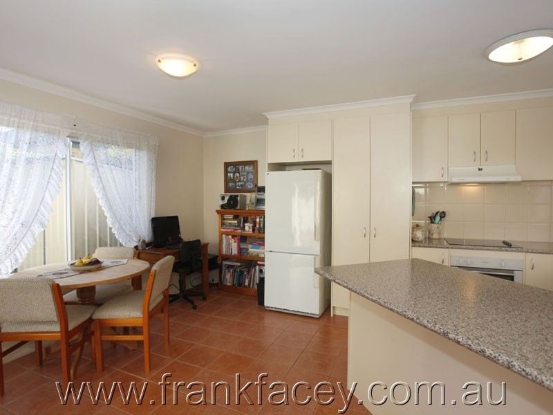 2/17 Sylvia Road, Beaconsfield VIC 3807