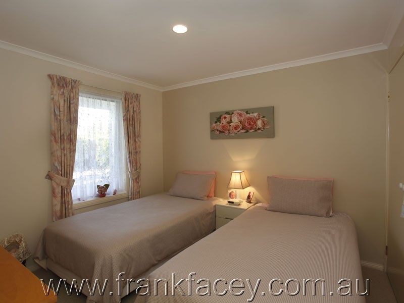 2/17 Sylvia Road, Beaconsfield VIC 3807