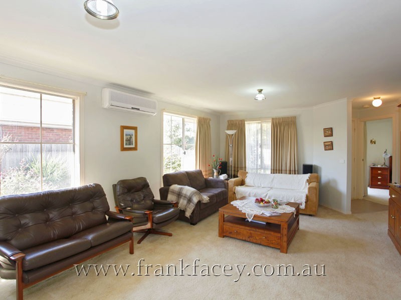 42 Insignia Crescent, Berwick VIC 3806