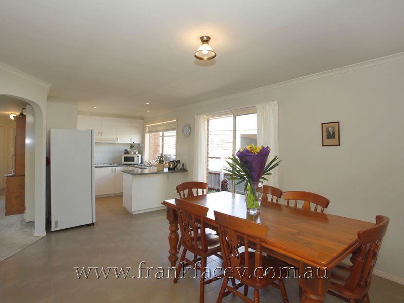 42 Insignia Crescent, Berwick VIC 3806