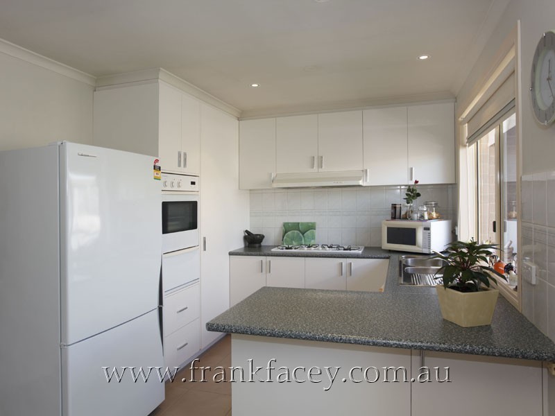 42 Insignia Crescent, Berwick VIC 3806