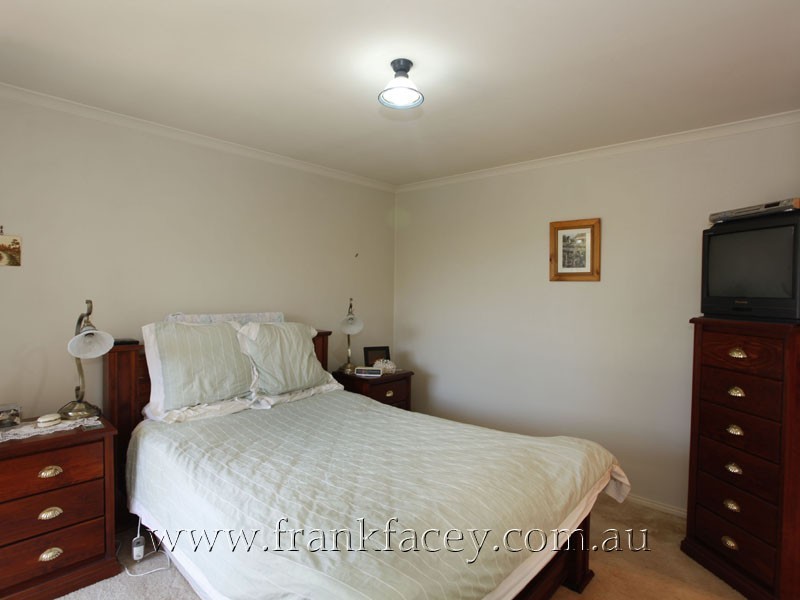 42 Insignia Crescent, Berwick VIC 3806