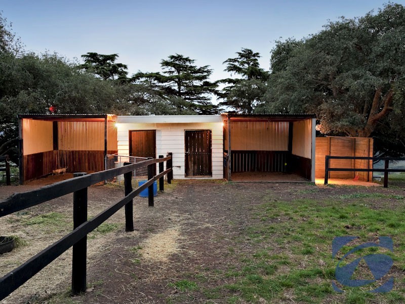 195 Huxtable Road, Pakenham Upper VIC 3810