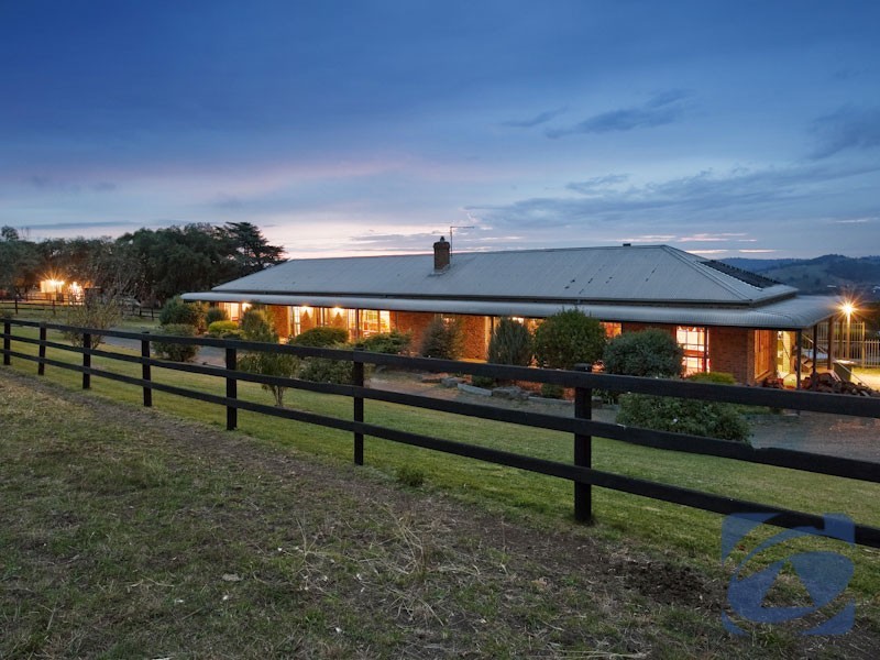 195 Huxtable Rd, Pakenham Upper VIC 3810