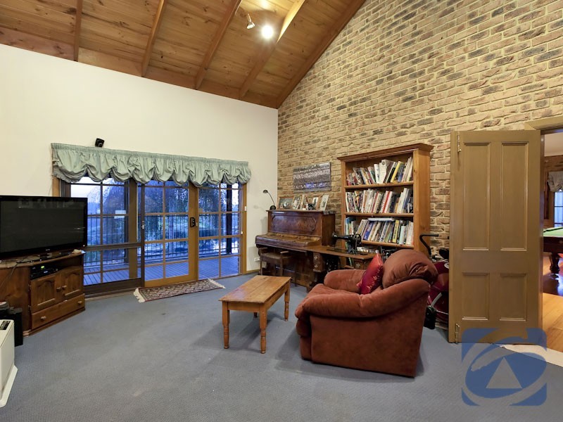 195 Huxtable Rd, Pakenham Upper VIC 3810