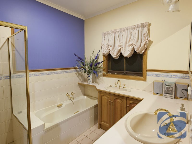 195 Huxtable Rd, Pakenham Upper VIC 3810