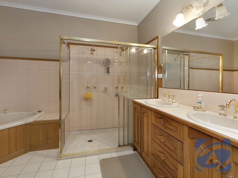 195 Huxtable Rd, Pakenham Upper VIC 3810